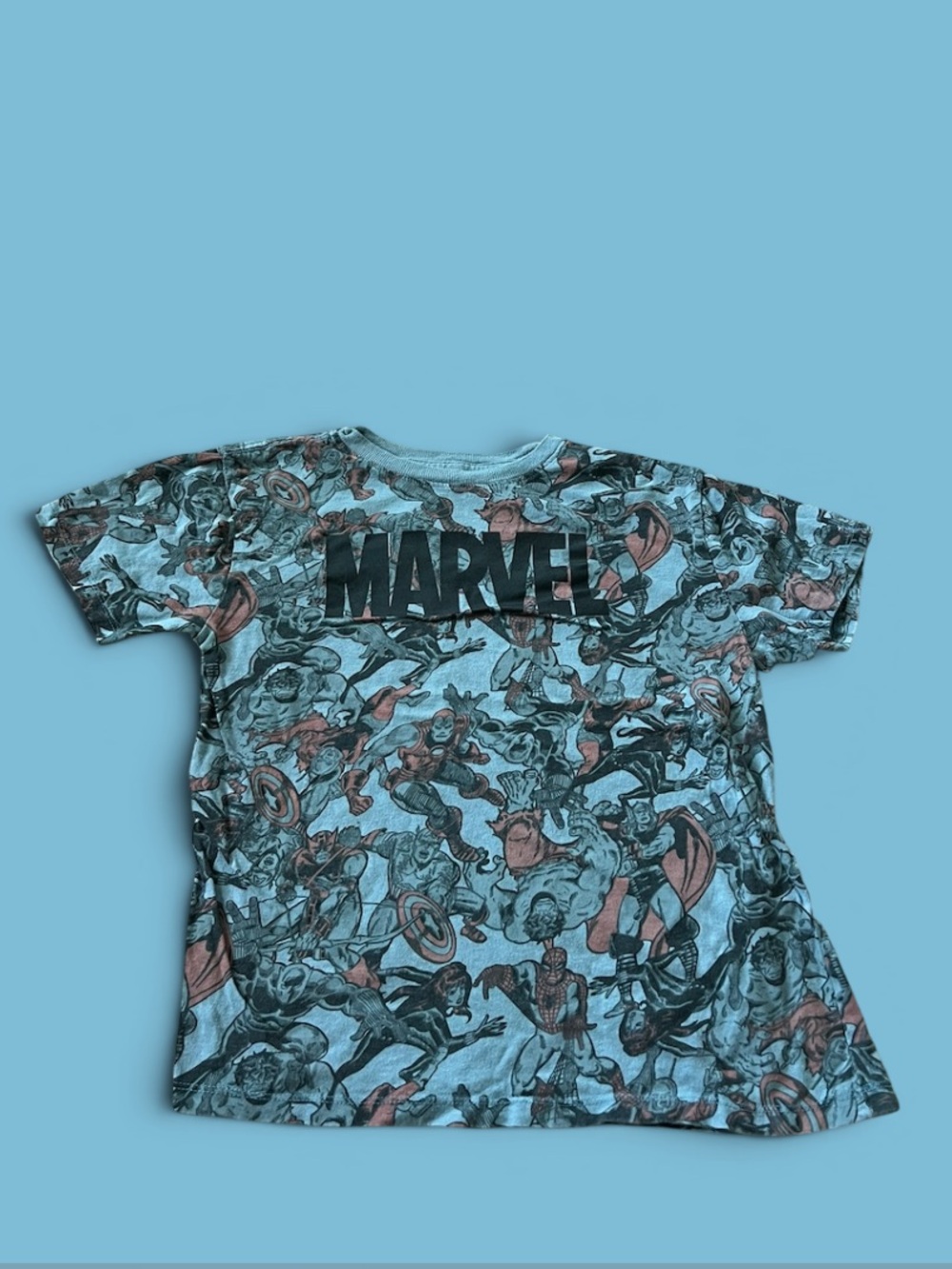 🔵MARVEL: Boy size L, Marvel superhero theme short sleeve t-shirt preowned🔵